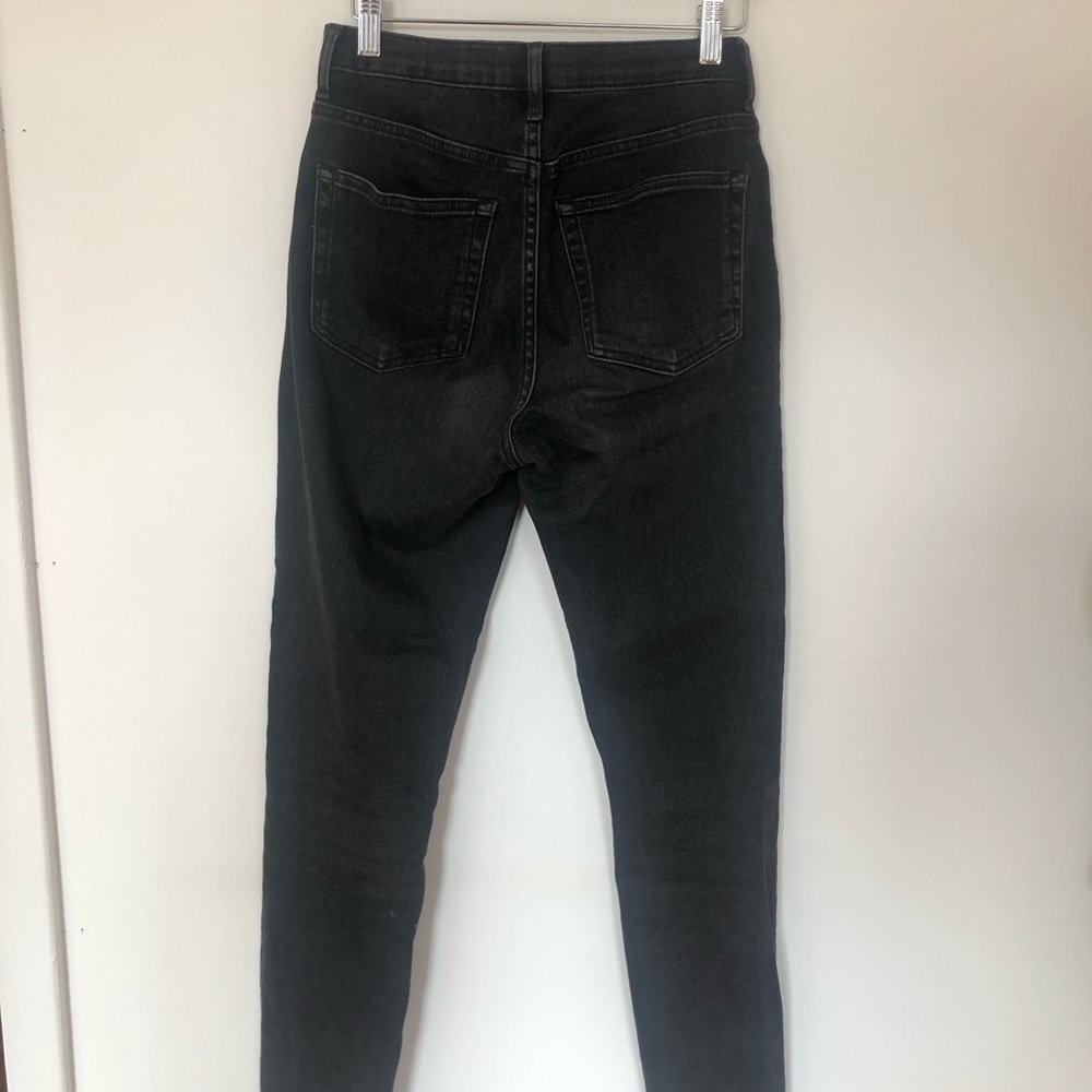 Everlane High Rise Skinny Jean in Washed Black